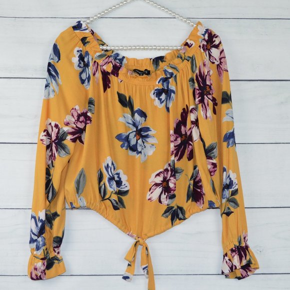 Kendall & Kylie | Drawstring off Shoulder Blouse - Picture 2 of 7